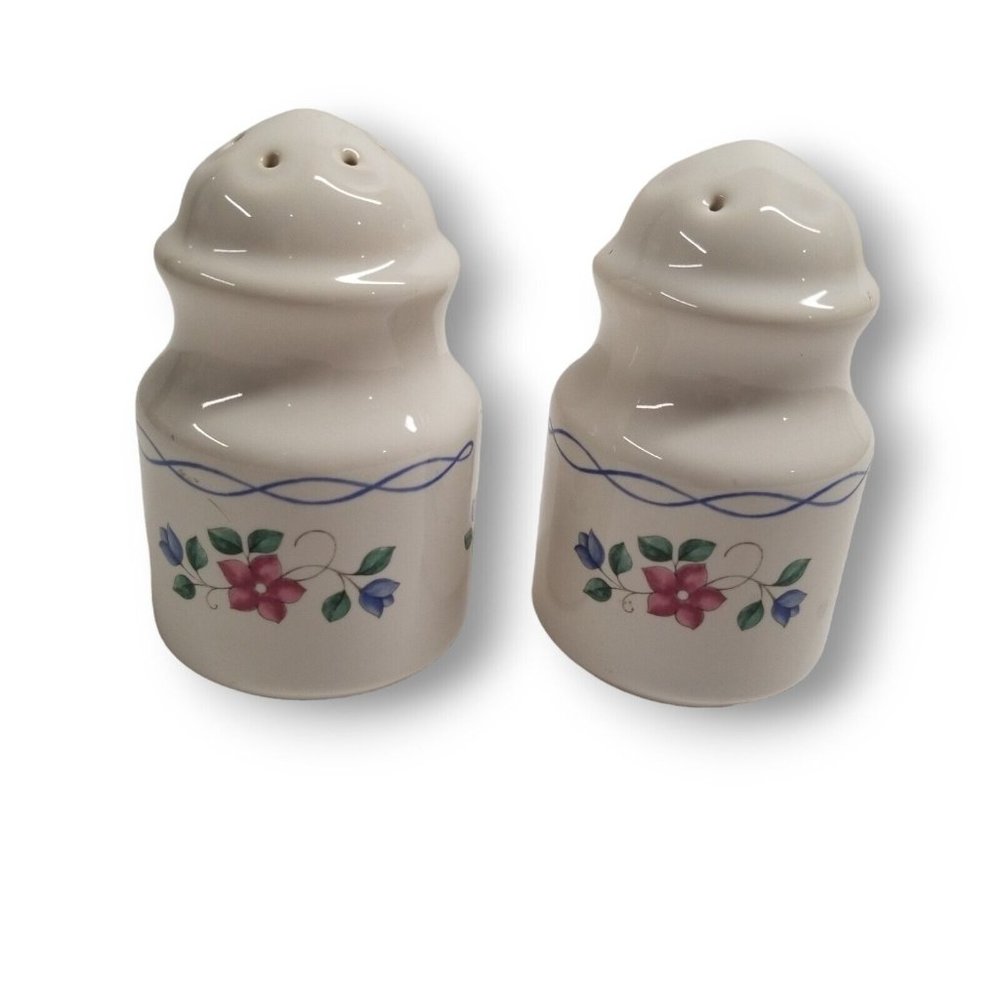 Pfaltzgraff Bonnie Brae Stoneware Salt Pepper Shakers Blue Pink Flowers USA S&P